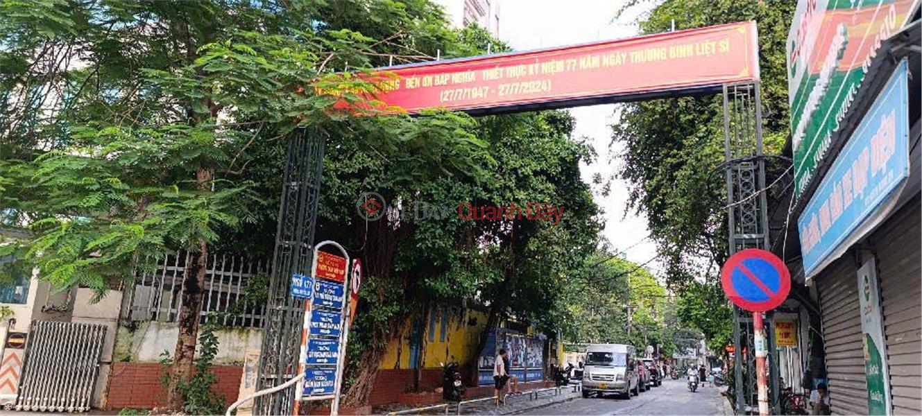 Owner sells house on Nguyen Trai street, Thanh Xuan. Alley is open for cars, good business. Price: Over 4 billion Sales Listings