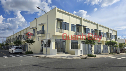 Townhouses located right next to Vietnam's largest industrial park - Prices starting at only 2.1 billion VND per unit. _0