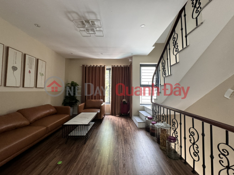 BEAUTIFUL HOUSE NGOC LAM Thong NGUYEN VAN CU, 4 FLOOR WIDE FRONT, 7-SEATER OTO _0