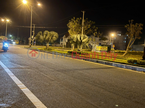 - Đất biển tân trà sát CoCobay, lô góc 2 mặt tiền phù hợp xây căn hộ, khách sạn, CaFe kinh doanh… _0