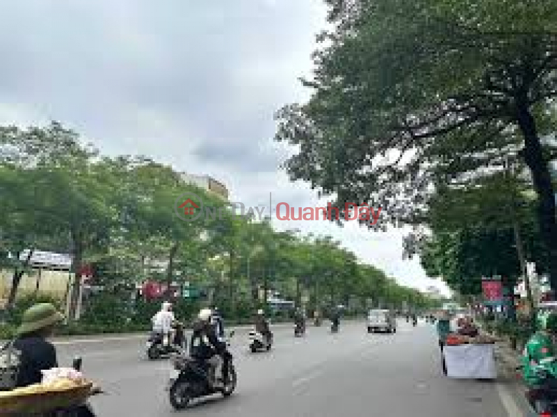 For sale square plot of land, front and back, divided into Tran Quoc Hoan, clear alley, avoid cars. Area 50m2 Sales Listings