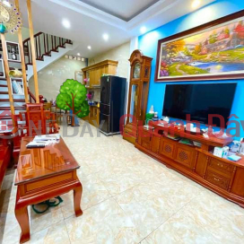 CẦN BÁN NHÀ PHỐ GIANG VĂN MINH QUẬN BA ĐÌNH HÀ NỘI - DT:32M2 6 TẦNG 3 P NGỦ MT:3.8M GIÁ: 5.85 TỶ FUN NỘI THẤT _0