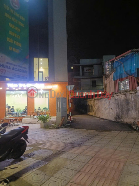 Beautiful 3-storey house, 7-seat car alley, short, shallow alley. _0