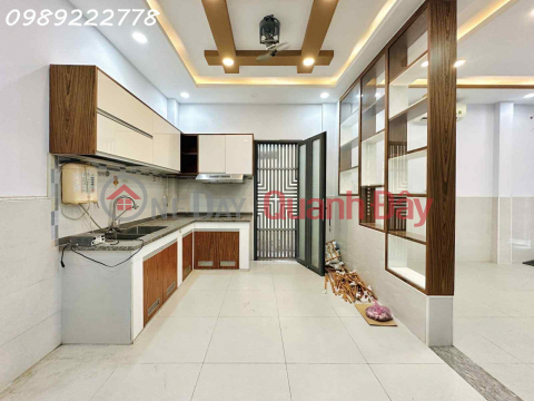 HOUSE FOR SALE AT CMT8, WARD 11, DISTRICT 3 - BEAUTIFUL 51M2 (4.3x8.1, expanding to 7.4 in the back) - 2 FLOORS, 3 BEDROOMS, 1 OFFICE - 50 METERS AWAY _0