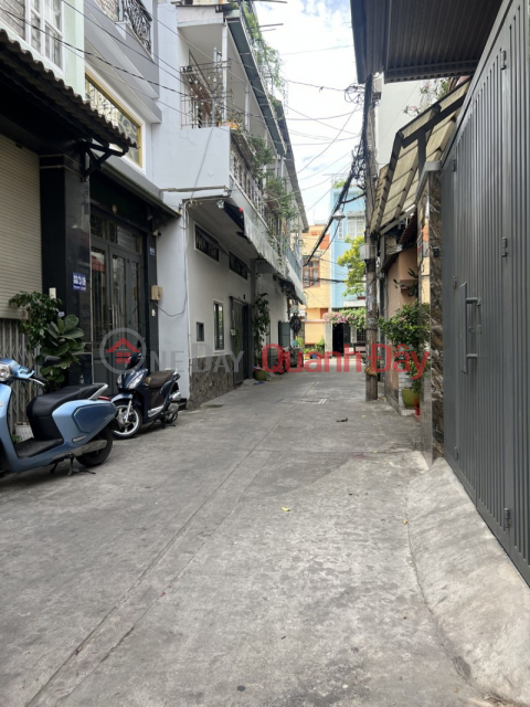 House for sale in Tran Hung Dao racing car alley, District 5, 52m2, 2 floors, Cheap price _0