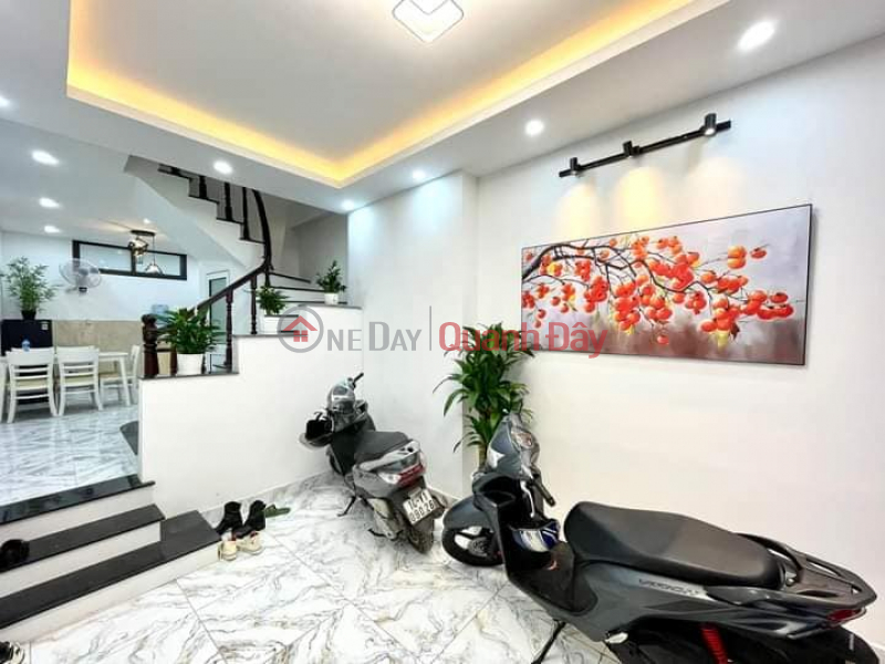 AU CO TOWNHOUSE FOR SALE, TAY HO DISTRICT, BEAUTIFUL LOCATION, CAR PARKING DAY AND NIGHT 10M FROM THE HOUSE, 2-SIDED HOUSE, PERMANENTLY OPEN FRONT Sales Listings