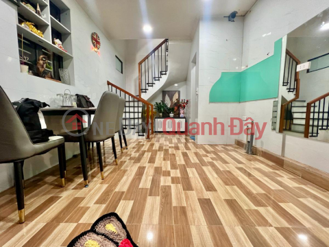 House for sale on Nguyen Dinh Chieu street, 25m2, 5 floors, 3 bedrooms, 3.3m frontage, price slightly over 8 billion VND, wide and airy alley. _0