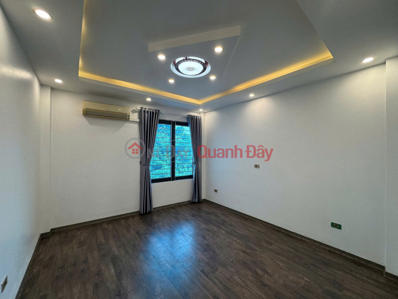 đ 8.3 Billion NEW HOUSE WITH CAR PARKING AT THE DOOR Duc Giang 46m2 X 4 Floors, 3.9m frontage, 10.5 billion Long Bien.