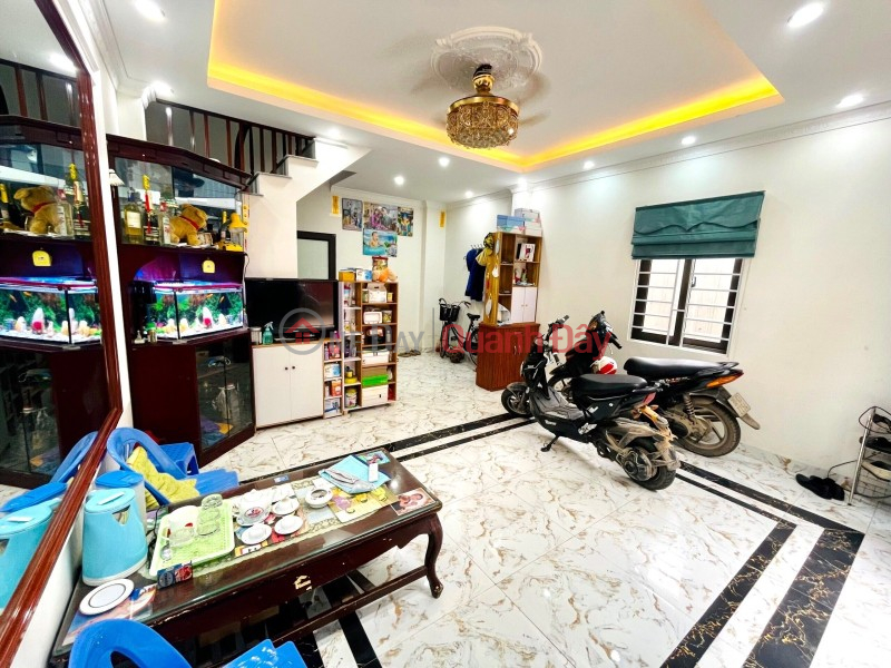House for sale in Hong Mai, spacious mt, bright and airy all over the house, DT35m2, price 3.75 billion. Sales Listings