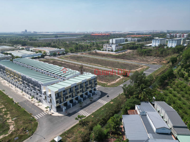 đ 2.1 Billion, Townhouses located right next to Vietnam's largest industrial park - Prices starting at only 2.1 billion VND per unit.