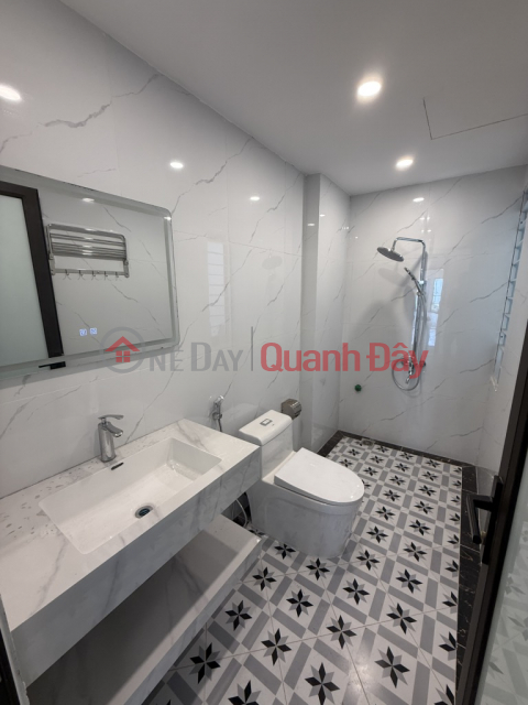House for sale in Hoa Lam, 83m x 5 floors, garage, elevator, 2 airy floors, brand new, only 14 billion, negotiable. Contact 0936123469 _0