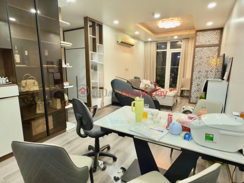 Luxury apartment A10 Nam Trung Yen, 94m², 3 bedrooms, stunning interior, slightly over 11 billion VND. Sales Listings