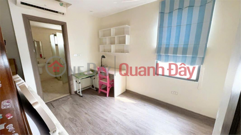 OWNER Needs to Quickly Sell Apartment Located on Middle Floor - CORNER APARTMENT - 2 Open Sides at 75, Tam Trinh, Hoang Mai _0