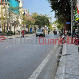Doi Can street, Ba Dinh street, wide sidewalk, busy business, large area, 115X2T, slightly 200 million\/m2. _0