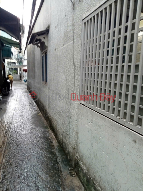 OWNER NEEDS TO SELL QUICKLY House Located in District 4, HCMC _0