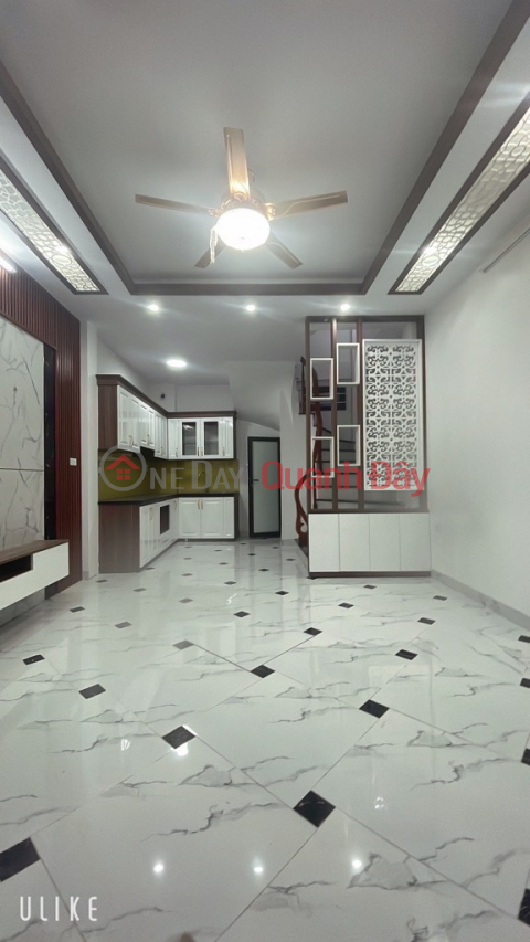 House for sale 30m x 5 floors, alley 44 Duc Giang, brand new, ready to move in, 10m to car bypass, only 5.4 billion, negotiable. Contact 0936123469 _0