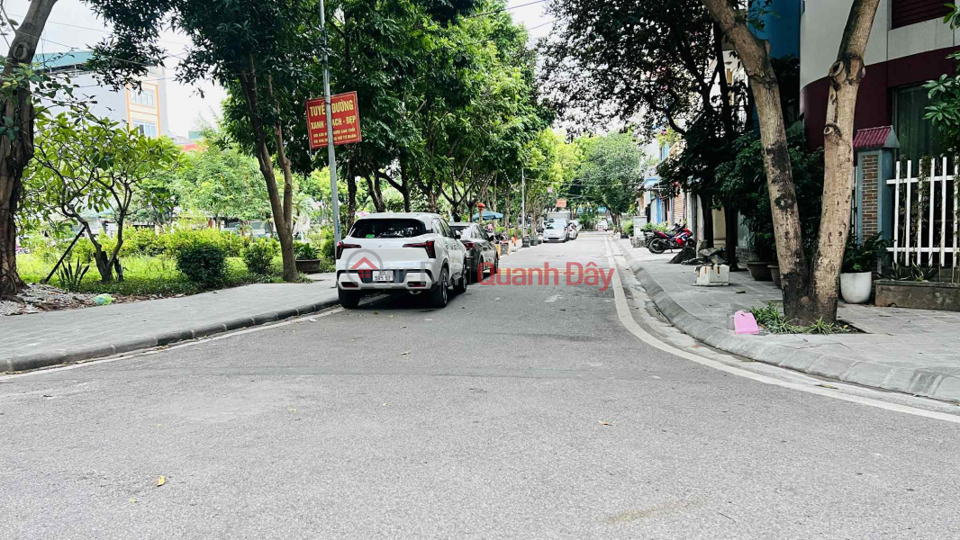 Corner house for sale in Co Linh - resettlement area on Tram street, 100m, 14m frontage, sidewalk, 3 cars can pass each other Vietnam Sales | đ 31 Billion