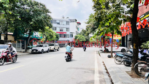 House for sale on Viet Hung street, corner lot 3 airy, 19m frontage, sidewalk, day and night business _0