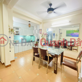 Selling private house in Cat Linh Dong Da 40m 4T MT 5m a few steps to the street for cars to avoid 5 billion call 0817606560 _0