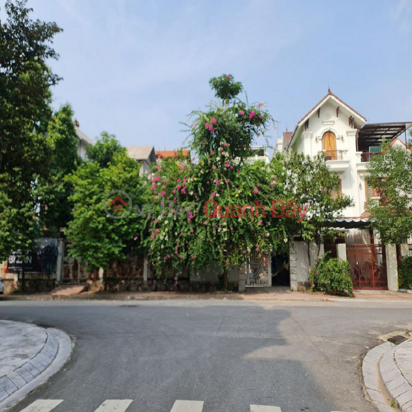 House for sale in Da Ton, Gia Lam, Hanoi. Area 200m2, 2 floors, 1 attic, 15m wide road, wide sidewalk. Contact 0989894845 Sales Listings