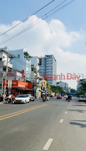 đ 16.6 Billion **House for sale on Hoang Hoa Tham street, Ward 13, Tan Binh district (4*15m),near the T3 train station entrance**