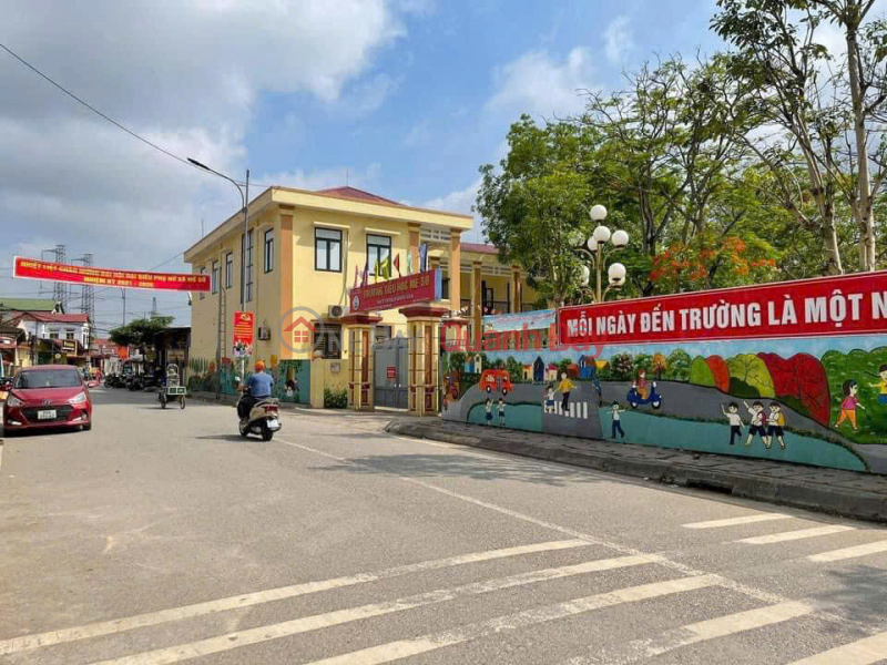 Owner sells land lot with frontage of more than 7m near school, commune administrative center, investment price Sales Listings