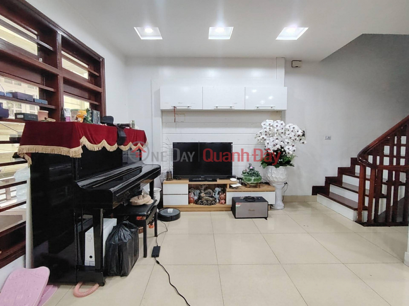 House for sale on Nguyen Van Cu street. 43m² x 6 floors, 5.6m frontage, 4 bedrooms with en-suite bathrooms, parking space for 7 cars. | Vietnam, Sales | đ 14.8 Billion