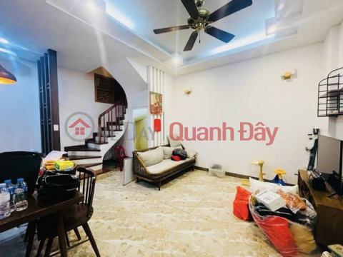 VỊ TRÍ CỰC ĐẸP- TRUNG TÂM CẦU GIẤY - NGÕ THÔNG SANG TRUNG KÍNH - TRƯỚC NHÀ RỘNG THOÁNG SÁNG-GIAO THÔNG THUẬN _0