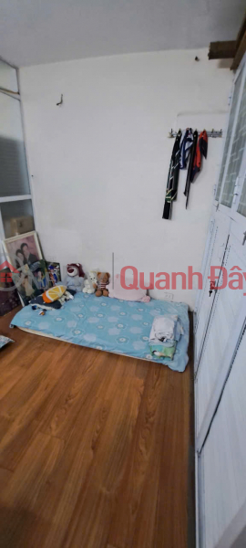 Cho thuê căn hộ tập thể tầng 3 Quỳnh Mai, 50m ở tầng 3, 2 ngủ, 7tr5 /tháng ctl Việt Nam, Cho thuê | đ 7,5 triệu/ tháng