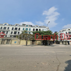 A 5-story house is being offered to buyers of 77m2 of land on a bustling commercial street in Trau Quy. Contact 0989894845 _0