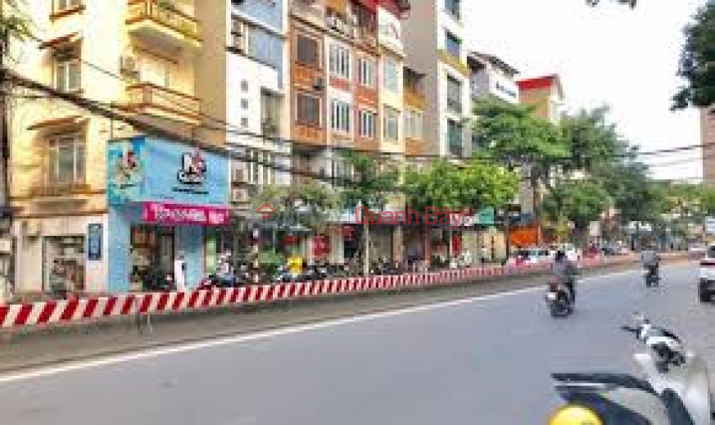 Owner Needs to Sell Urgently a House on Lac Long Quan Lane, Tay Ho, 40m2, Price 12.3 billion. Sales Listings