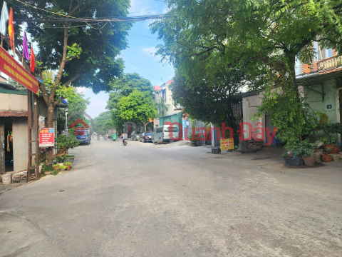 VIP AREA, AVOID CONTAINER CARS, LUXURY BUSINESS, AROUND MANY RESTAURANTS AND WORKSHOPS, IN DONG ANH, _0