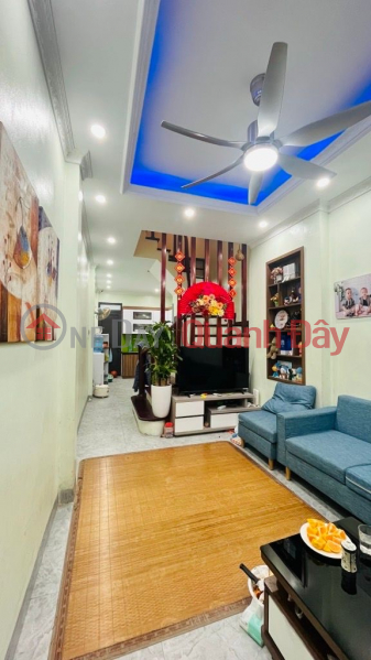 nguyễn đình hoàn cầu giấy 35m x4 tầng 9,3 tỷ 30m ô tô tránh,ngõ thông Niêm yết bán