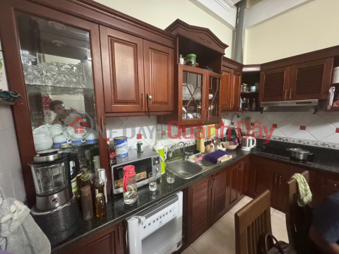 House for sale on Nguyen Chi Thanh, Dong Da, divided into lots, car access 39m2, 5 floors, frontage 3.7m, only 19.5 billion _0