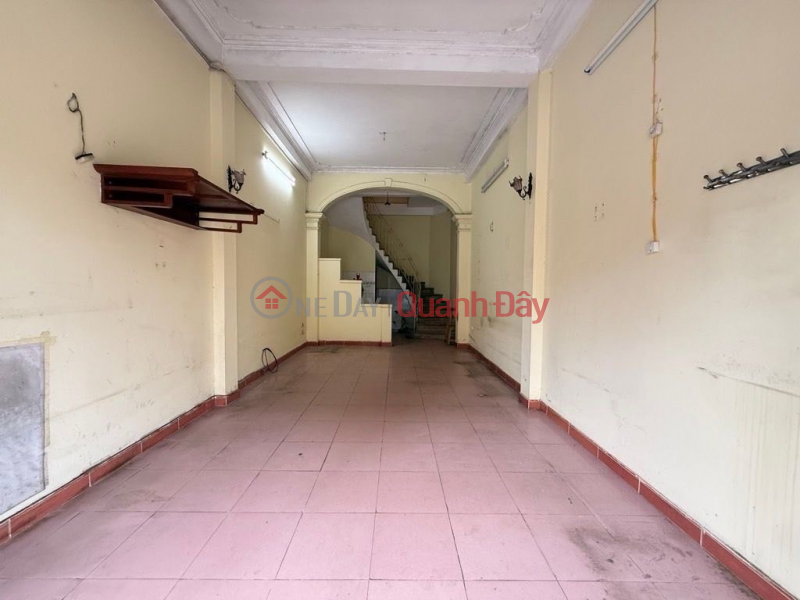 Street-facing property on Hoang Sam street, 36m² x 3 floors, old house, price 21.5 billion VND, corner plot, excellent for business. Sales Listings