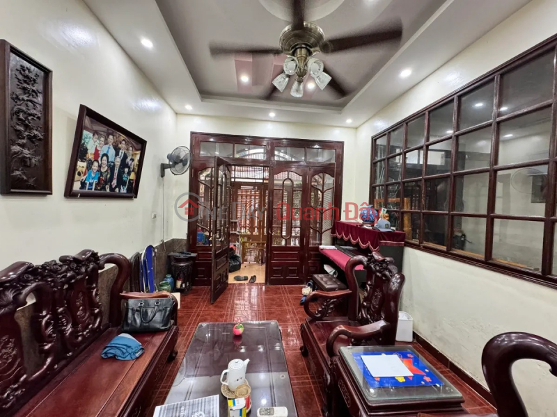 House for sale in Tran Quoc Hoan, Cau Giay, private car, business, clear alley, 3 open spaces, 80m2, 20 billion Sales Listings