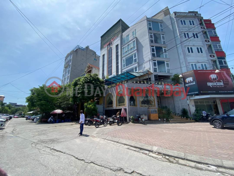 HOUSE on the street side of moat Nam street LOCATION ANGLE sidewalk sidewalk business is 33 billion 105m 7 billion _0