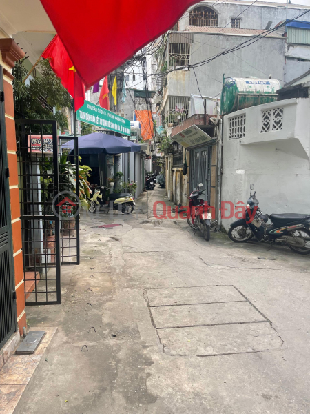 Owner rents out house for business, car parking at the door, car can be parked inside the house Rental Listings