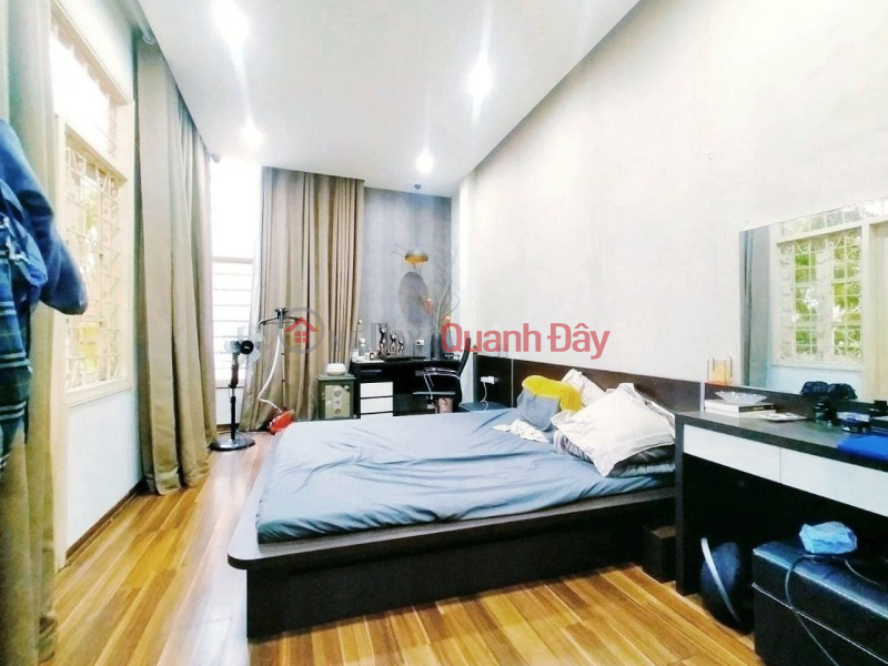 ₫ 4.5 Billion Selling a private house for business in Bach Mai Hai Ba Trung, 28m corner lot, 4 floors, open front, car parking right at the door.