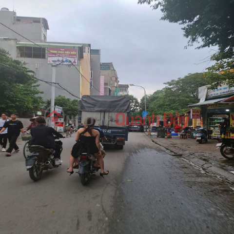 Selling 90m2 of land on a busy business street in Trau Quy, Gia Lam, Hanoi. Contact 0989894845 _0
