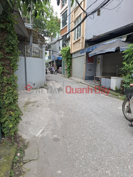 2T house for sale, lane 55 Gia Thuong, Ngoc Thuy, 30m lane for trucks, businesses, view of Ao Lao lake only 4.x billion TL. Contact: Sales Listings