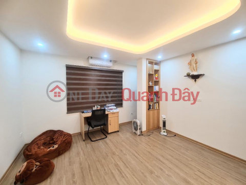 BEAUTIFUL HOUSE IN KIM DONG STREET - NEAR THE LAKE - NEAR THE BUS STATION - CAR PARKING GATE - Area 38M2x5T PRICE 4.6 BILLION _0