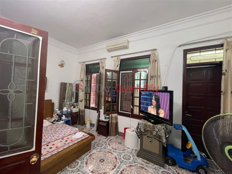 An Duong Vuong Townhouse for Sale in Tay Ho District. 81m Frontage 6m Approximately 14 Billion. Commitment to Real Photos Accurate Description. Owner Sales Listings