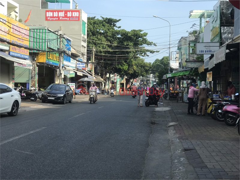 Space for rent at the corner of Le Lai intersection, crowded trading city Rental Listings