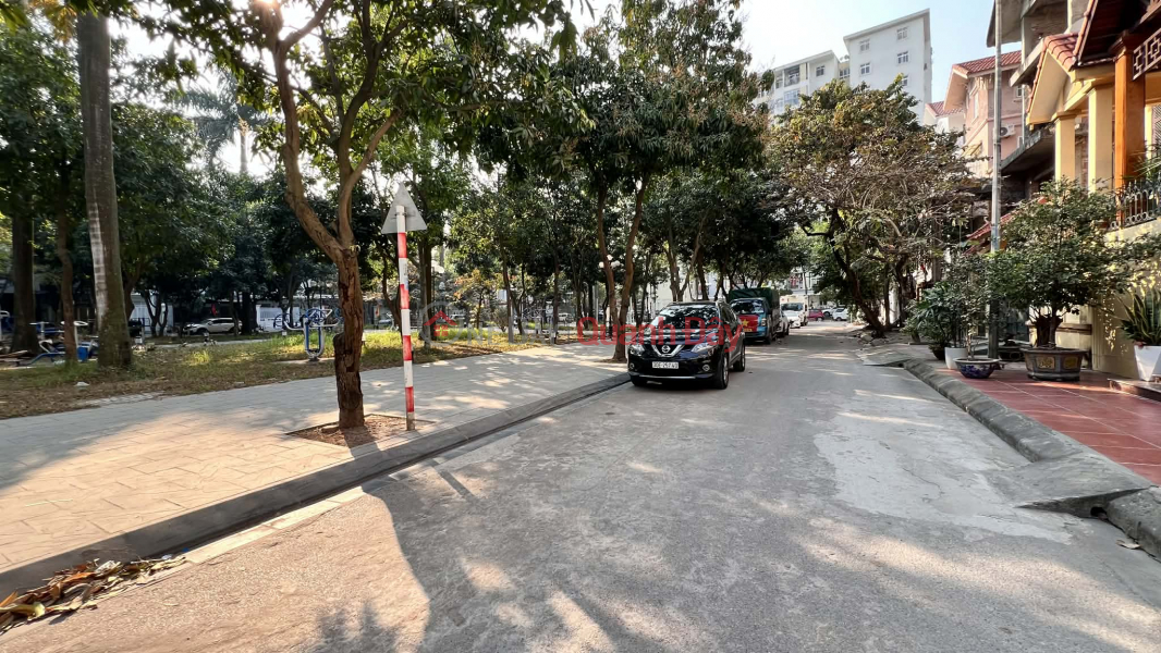 Property Search Vietnam | OneDay | Nhà ở Niêm yết bán biệt thự lô góc Việt Hưng, 3 thoáng, vỉa hè rộng, ôtô tránh, view công viên cây xanh