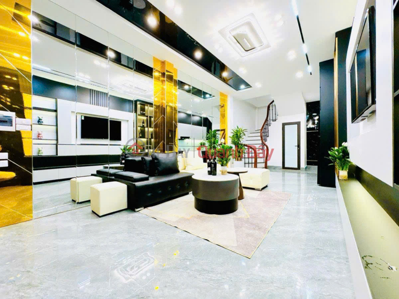 Khuong Trung needs to sell a 35m2 house with 3 bedrooms, full furniture included, 2 open spaces, 5m from cars Sales Listings