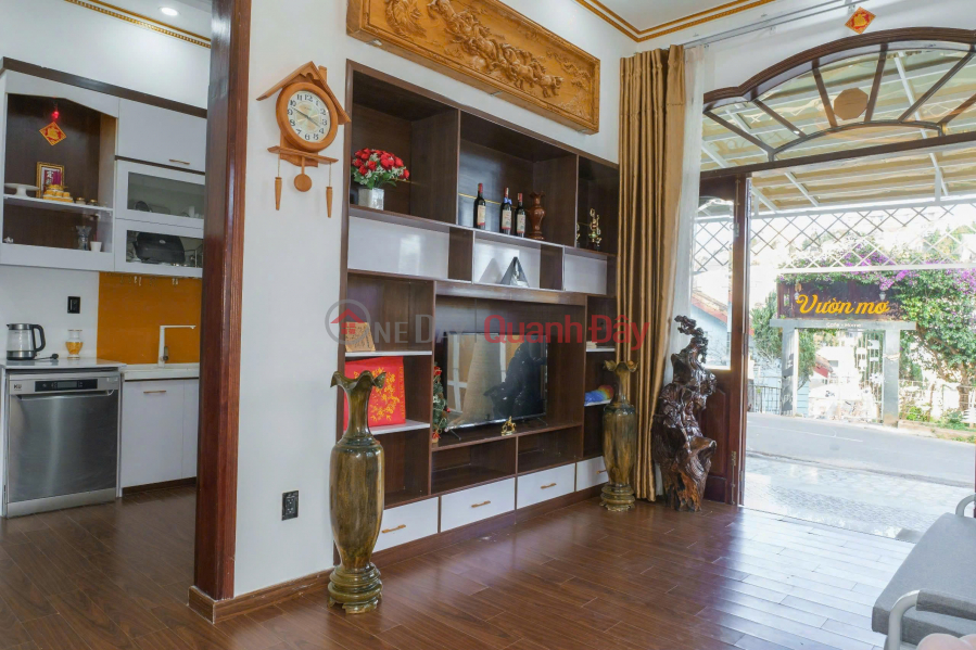Luxury villa with garden and bathtub for rent on Van Kiet Street, Da Lat, Lam Dong, priced at 20 million VND., Vietnam, Rental | đ 20 Million/ month