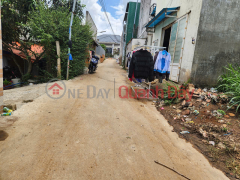 Land for sale 128.3m2 Ly Thuong Kiet Street Lien Nghia Town - Duc Trong _0