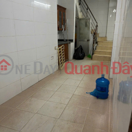 Hiếm - cho thuê nhà ngõ 435 Hồng Hà, Hoàn Kiếm 5 tầng, 30m2, 3 ngủ, 3 vệ sinh, 6tr2, vào ngay _0