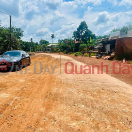 Lot of land with 18m road frontage opposite the industrial park _0